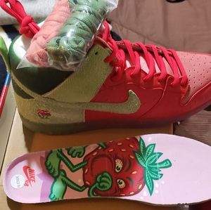Air Jordan / Nike SB Dunk High Pro QS STRAWBERRY C